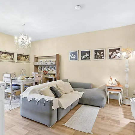 Chic Retreat With Park | - Happy Appartement